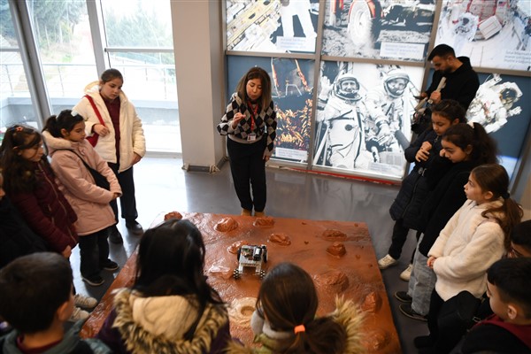 Mamak’ta öğrencilere uzay ve bilim deneyimi Mamak’ta öğrencilere uzay ve bilim deneyimi