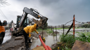 İzmir Büyükşehir Belediyesi’nin yağış seferberliği sürüyor