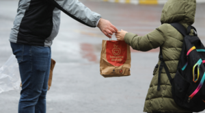 İBB, öğrencilere yönelik desteklerini sürdürüyor İBB, öğrencilere yönelik desteklerini sürdürüyor