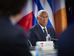 AB ile Avustralya arasında serbest ticaret ve savunma ortaklığı