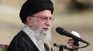 İran’ın Dini Lideri Hamaney’in cenaze töreni ertelendi