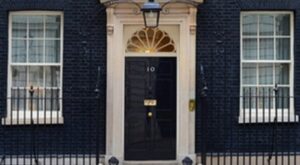 İngiltere, ABD’ye Hürmüz için üs kullanım izni verdi