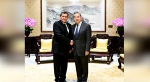 Dışişleri Bakanı Wang, Türkmen mevkidaşı Meredov ile görüştü
