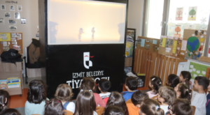 İzmit’te Hacivat-Karagöz gölge oyunu sahnelendi