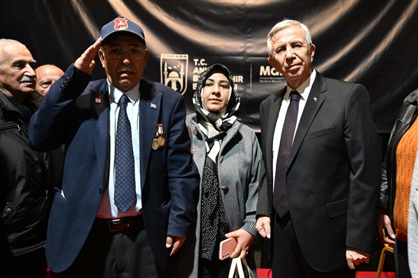 Başkan Yavaş, şehit ve gazi yakınlarıyla iftarda buluştu Başkan Yavaş, şehit ve gazi yakınlarıyla iftarda buluştu