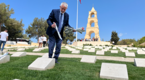 Başkan Başdeğirmen, şehitlikleri ziyaret etti