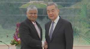 Wang, Hindistan’ın Çin Büyükelçisi Rawat ile bir araya geldi