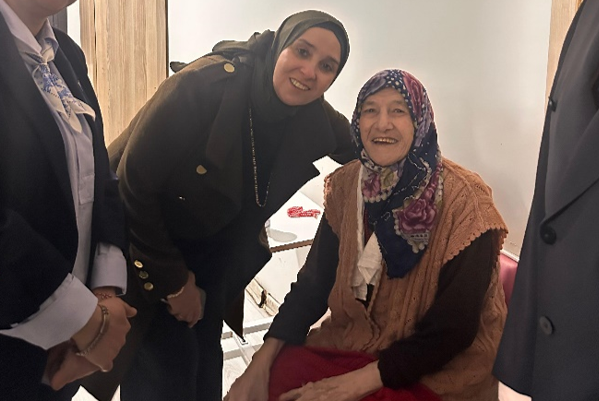 DEVA Partili Esen, yaşlı ve engelli vatandaşlarla buluştu DEVA Partili Esen, yaşlı ve engelli vatandaşlarla buluştu