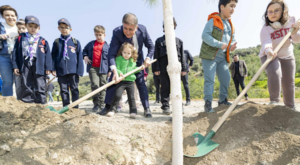 İzmir Çocuk Meclisi’nin kararıyla Evka-3 Şeytan Deresi 400 fidanla yeşillendi