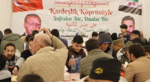 Büyükşehir, Tarsus’ta iftar sofraları kurdu