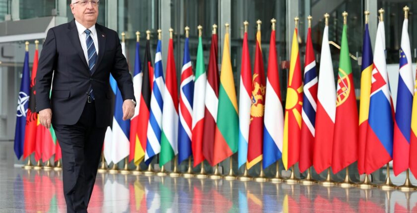 Bakan Güler, TSK personeli ile bayramlaştı Bakan Güler, TSK personeli ile bayramlaştı