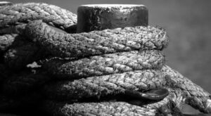 Beylerbeyi önlerinde sürüklenen tekne Harem’de emniyete alındı