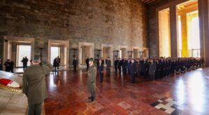 OYAK’tan 65’inci yılında Anıtkabir ziyareti