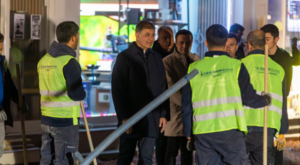 Başkan Tugay, gece yarısından sonra görev başındaki içileri ziyaret etti