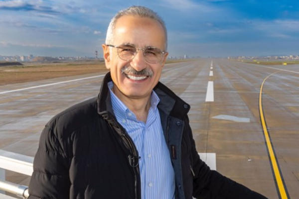 Uraloğlu: 5G Türkiye’de aşamalı bir stratejiyle yaygınlaşacak Uraloğlu: 5G Türkiye’de aşamalı bir stratejiyle yaygınlaşacak