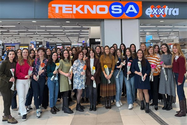 Teknosa 8 Mart’ı kadın çalışanlarıyla birlikte kutladı Teknosa 8 Mart’ı kadın çalışanlarıyla birlikte kutladı