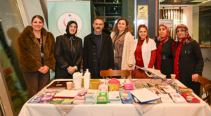 Vali Aktaş, Gölcük Necati Çelik Devlet Hastanesi standını ziyaret etti Vali Aktaş, Gölcük Necati Çelik Devlet Hastanesi standını ziyaret etti