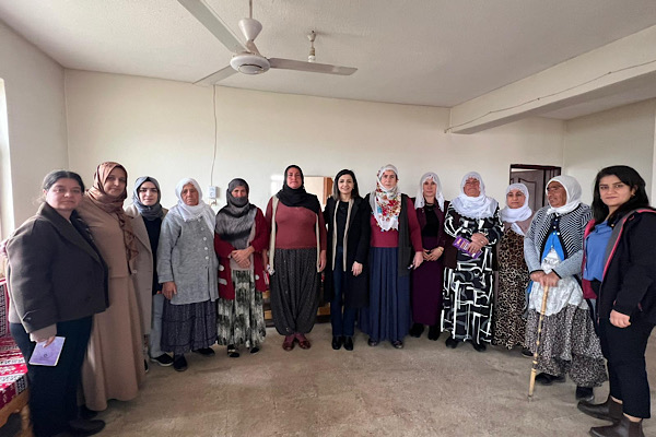 Eğil Akalan Mahallesi’nde kadın buluşması düzenlendi Eğil Akalan Mahallesi’nde kadın buluşması düzenlendi