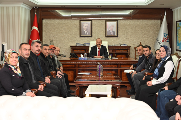 Vali Canalp’e 62. Kütüphane Haftası ziyareti Vali Canalp’e 62. Kütüphane Haftası ziyareti