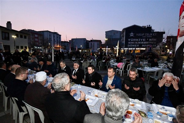 Bağlarbaşı’nda iftar sofrası kuruldu Bağlarbaşı’nda iftar sofrası kuruldu