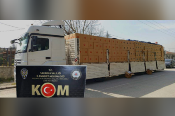 Sakarya’da 10 milyon adet gümrük kaçağı boş makaron ele geçirildi Sakarya’da 10 milyon adet gümrük kaçağı boş makaron ele geçirildi