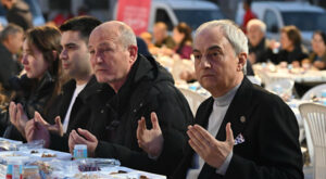 Duacı Mahallesi’nde yüzlerce vatandaş iftarda bir araya geldi