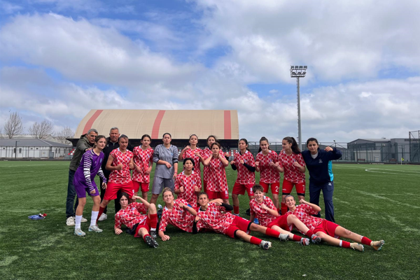 Konak Belediyespor U-17 Kızlar Takımı, çeyrek finale yükseldi