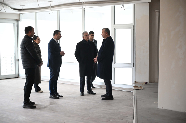 Başkan Yavaş, Demetevler Salonu’ndaki çalışmaları inceledi Başkan Yavaş, Demetevler Salonu’ndaki çalışmaları inceledi