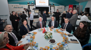 Başkan Vekili Aksoy ve Vali Gül, Kadir Gecesi’nde vatandaşlarla iftar yaptı