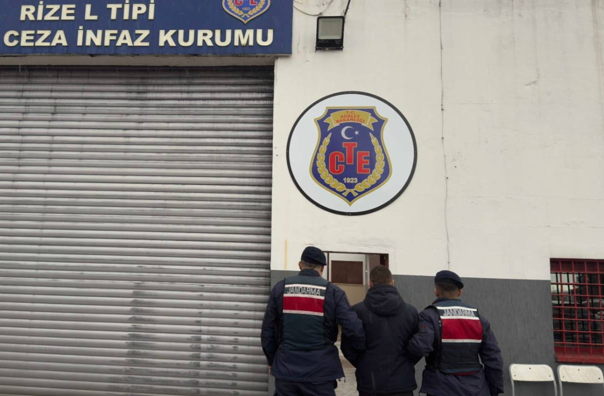 Rize’de 12 yıl 6 ay hapis cezası bulunan şahıs yakalandı Rize’de 12 yıl 6 ay hapis cezası bulunan şahıs yakalandı