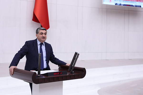 Ekmen: Çiftçinin değeri faiz gelirleriyle hayatını idame ettirenler kadar yok mu? Ekmen: Çiftçinin değeri faiz gelirleriyle hayatını idame ettirenler kadar yok mu?