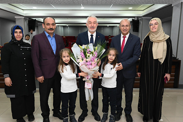 Başkan Başdeğirmen, ilkokul öğrencilerini ağırladı Başkan Başdeğirmen, ilkokul öğrencilerini ağırladı