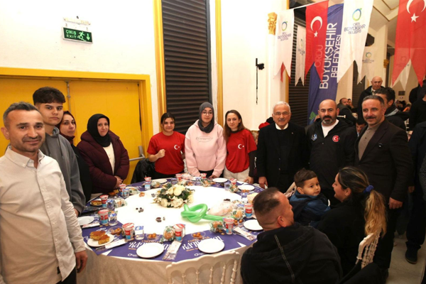 Perşembe’de iftar sofrası kuruldu