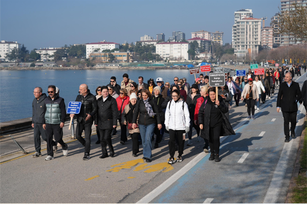Kadıköy’de obezite farkındalık yürüyüşü Kadıköy’de obezite farkındalık yürüyüşü
