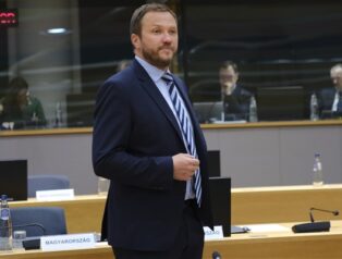 Tsahkna: Rusya’nın Ukrayna’ya yönelik saldırıları sürdükçe baskı hafifletilmeyecek