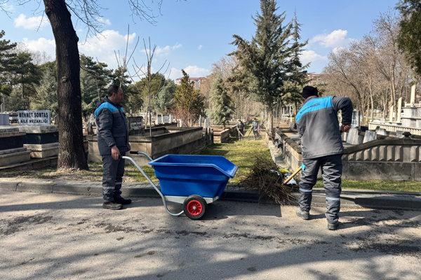 Kayseri’de kabristanlar bayram ziyaretine hazırlandı