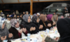 İzmit Belediyesi’nin Yeşilova mahalle iftarında vatandaşlar bir araya geldi