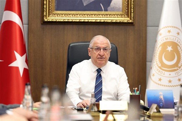 Bakan Güler, bayramda Mehmetçiklerle bir araya geldi