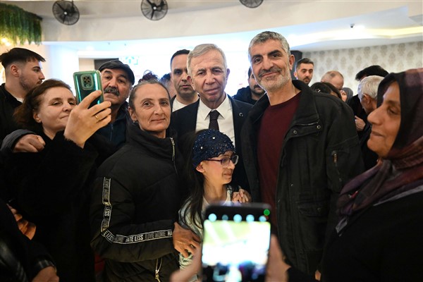 Yavaş, Pursaklar’da iftar programına katıldı Yavaş, Pursaklar’da iftar programına katıldı