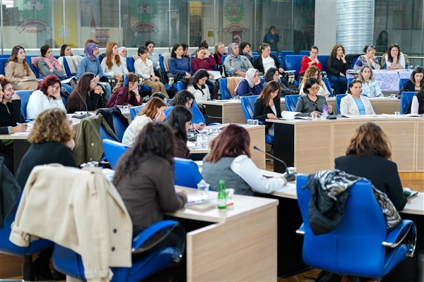 ‘Kadın Ekonomisi, Kooperatif ve Komün Çalıştayı’ düzenlendi ‘Kadın Ekonomisi, Kooperatif ve Komün Çalıştayı’ düzenlendi