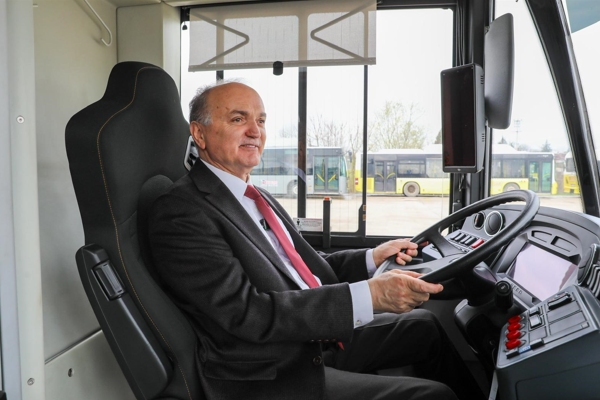 Özlü: Düzce’de tamamının elektrikli araçlarla yürütüldüğü bir projeye başladık Özlü: Düzce’de tamamının elektrikli araçlarla yürütüldüğü bir projeye başladık