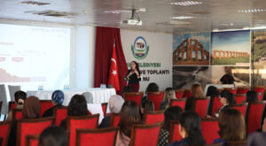 Serik’te Dünya Kadınlar Günü’nde kadın sağlığı konferansı düzenlendi Serik’te Dünya Kadınlar Günü’nde kadın sağlığı konferansı düzenlendi