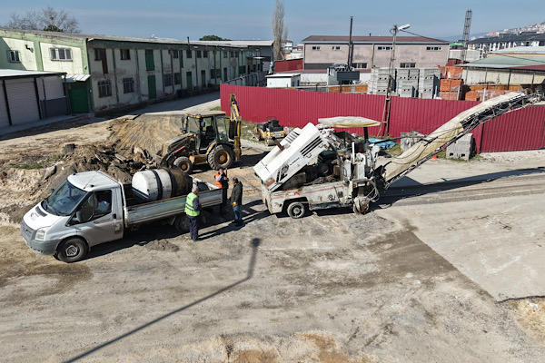 Gemlik’te yol ve altyapı yenileme çalışmaları sürüyor