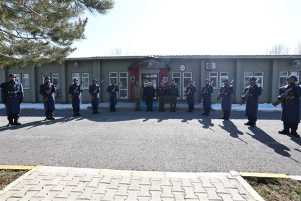 Bakan Güler, Muş Hava Meydan Komutanlığında inceleme yaptı