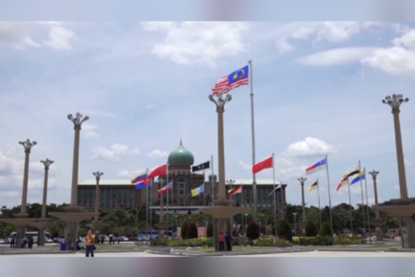 Tayland, Pakistan ve Malezya, Hürmüz Boğazı’ndan geçiş konusunda İran ile anlaştı Tayland, Pakistan ve Malezya, Hürmüz Boğazı’ndan geçiş konusunda İran ile anlaştı