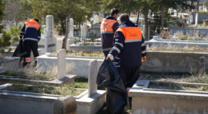 Niğde’de mezarlıklarda temizlik ve bakım çalışmaları gerçekleştiriliyor