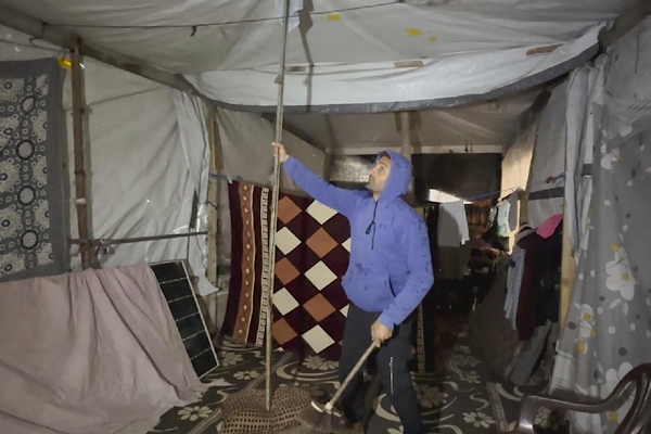 Gazze’de çadır kampları sular altında kaldı Gazze’de çadır kampları sular altında kaldı