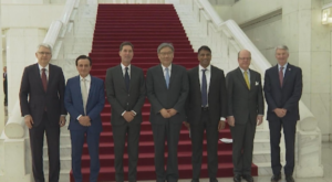 Çin Ticaret Bakanı Wang, küresel ilaç temsilcileriyle Pekin’de buluştu