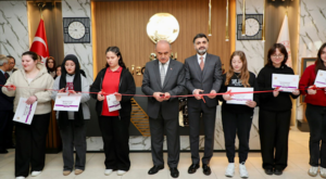 Vali Erol liseler arası afiş sergisinin açılışına katıldı