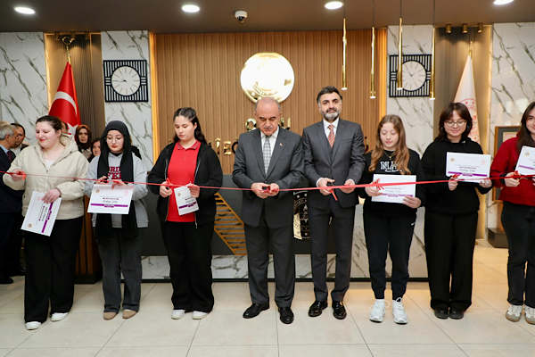 Vali Erol liseler arası afiş sergisinin açılışına katıldı Vali Erol liseler arası afiş sergisinin açılışına katıldı